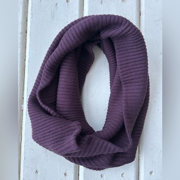 ARITZIA Neck Warmer/Scarf - Picture 4 of 4